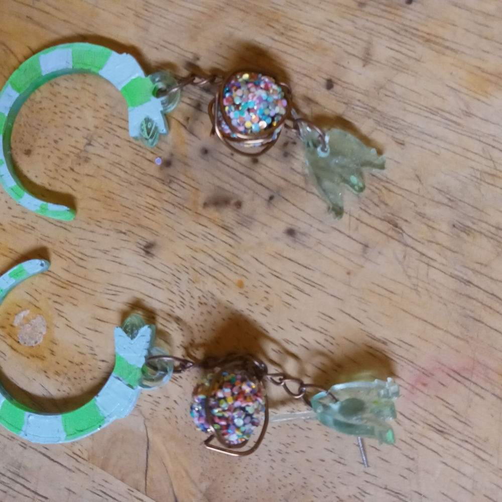 Sandworm and ghost resin earrings - Picture 4 of 6